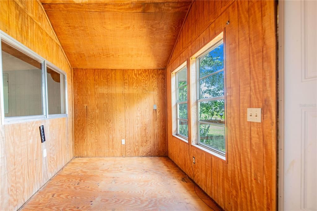 На продажу: $400,000 (2 спален, 1 ванн, 928 Квадратных фут)