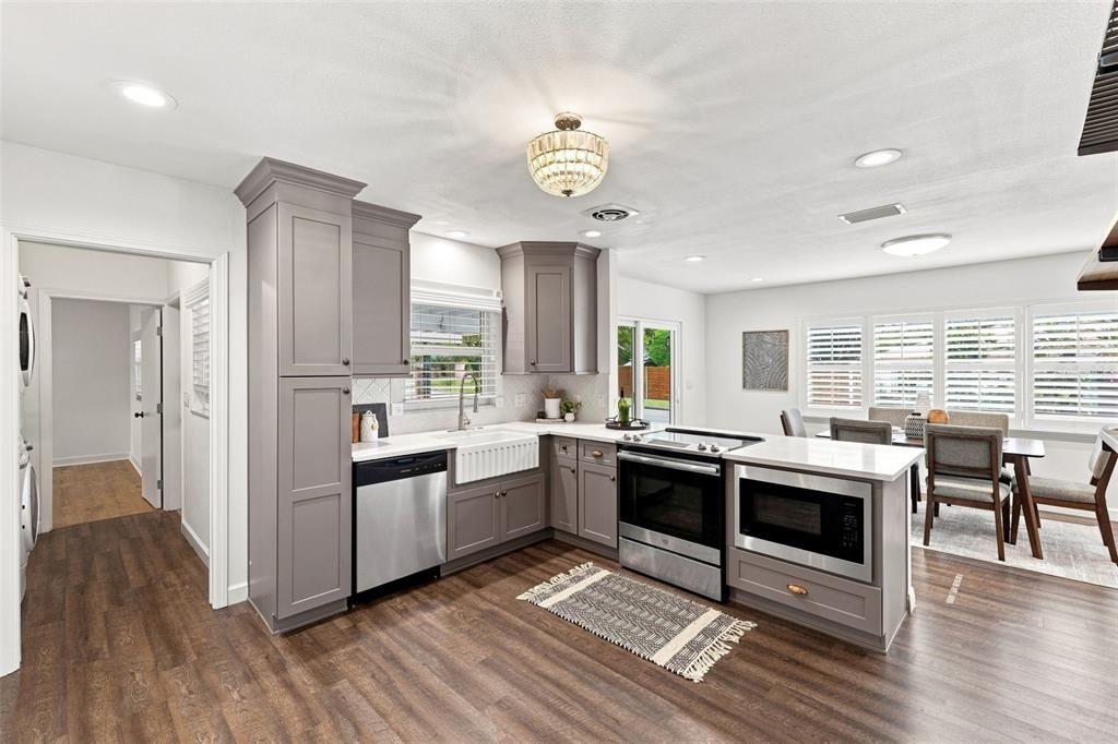 For Sale: $439,900 (3 beds, 3 baths, 1685 Square Feet)