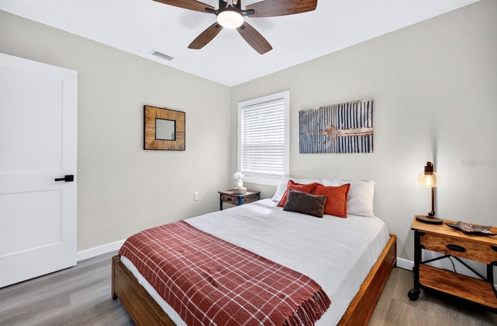 For Sale: $445,900 (2 beds, 2 baths, 1008 Square Feet)