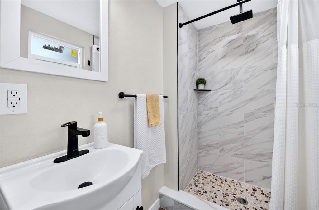 For Sale: $445,900 (2 beds, 2 baths, 1008 Square Feet)