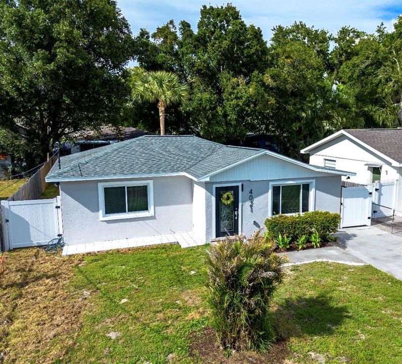 For Sale: $445,900 (2 beds, 2 baths, 1008 Square Feet)