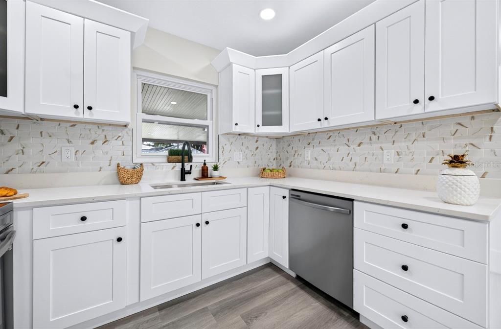 For Sale: $445,900 (2 beds, 2 baths, 1008 Square Feet)