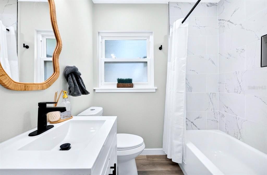 For Sale: $445,900 (2 beds, 2 baths, 1008 Square Feet)