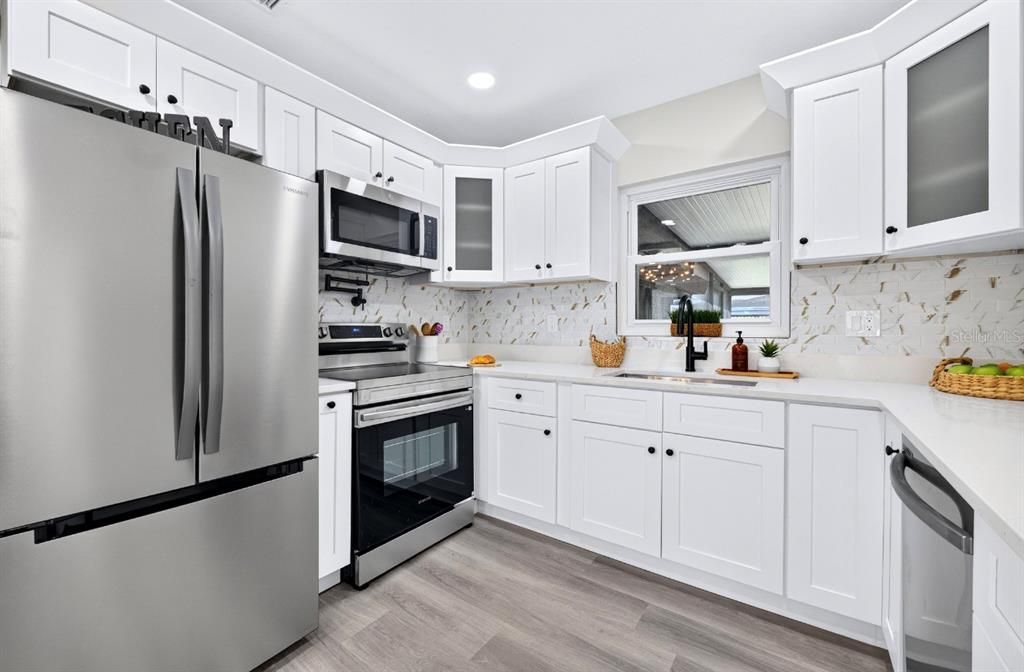 For Sale: $445,900 (2 beds, 2 baths, 1008 Square Feet)