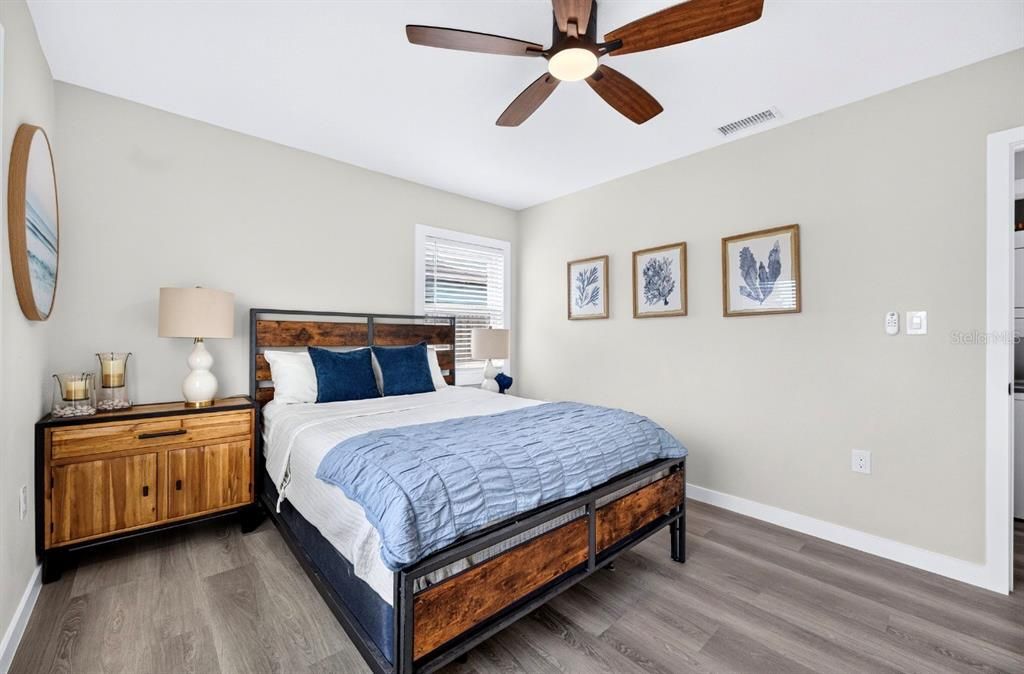For Sale: $445,900 (2 beds, 2 baths, 1008 Square Feet)