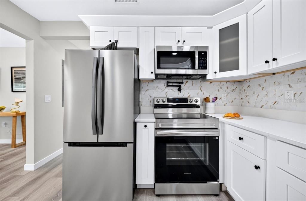 For Sale: $445,900 (2 beds, 2 baths, 1008 Square Feet)