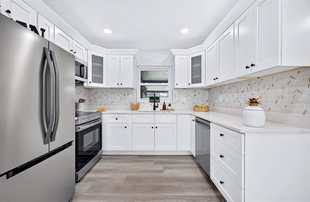 For Sale: $445,900 (2 beds, 2 baths, 1008 Square Feet)
