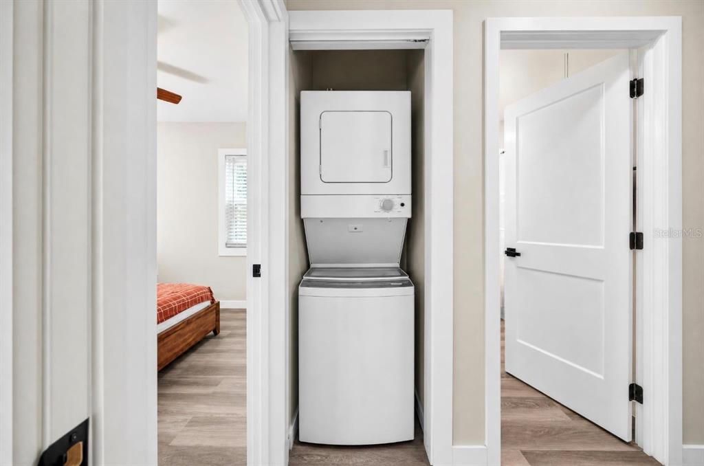 For Sale: $445,900 (2 beds, 2 baths, 1008 Square Feet)