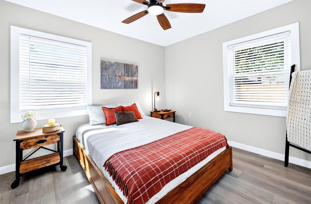 For Sale: $445,900 (2 beds, 2 baths, 1008 Square Feet)