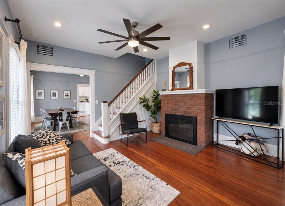 For Sale: $1,999,999 (3 beds, 2 baths, 2154 Square Feet)
