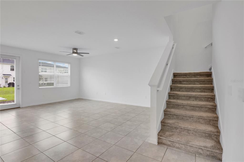 En Venta: $349,000 (4 camas, 3 baños, 1944 Pies cuadrados)