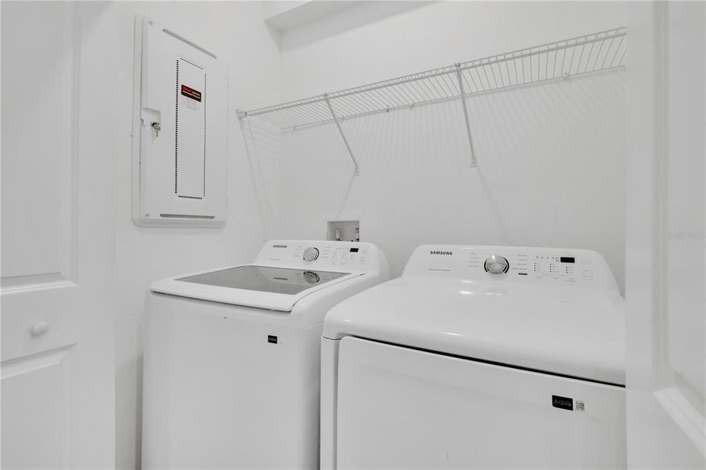 En Venta: $349,000 (4 camas, 3 baños, 1944 Pies cuadrados)