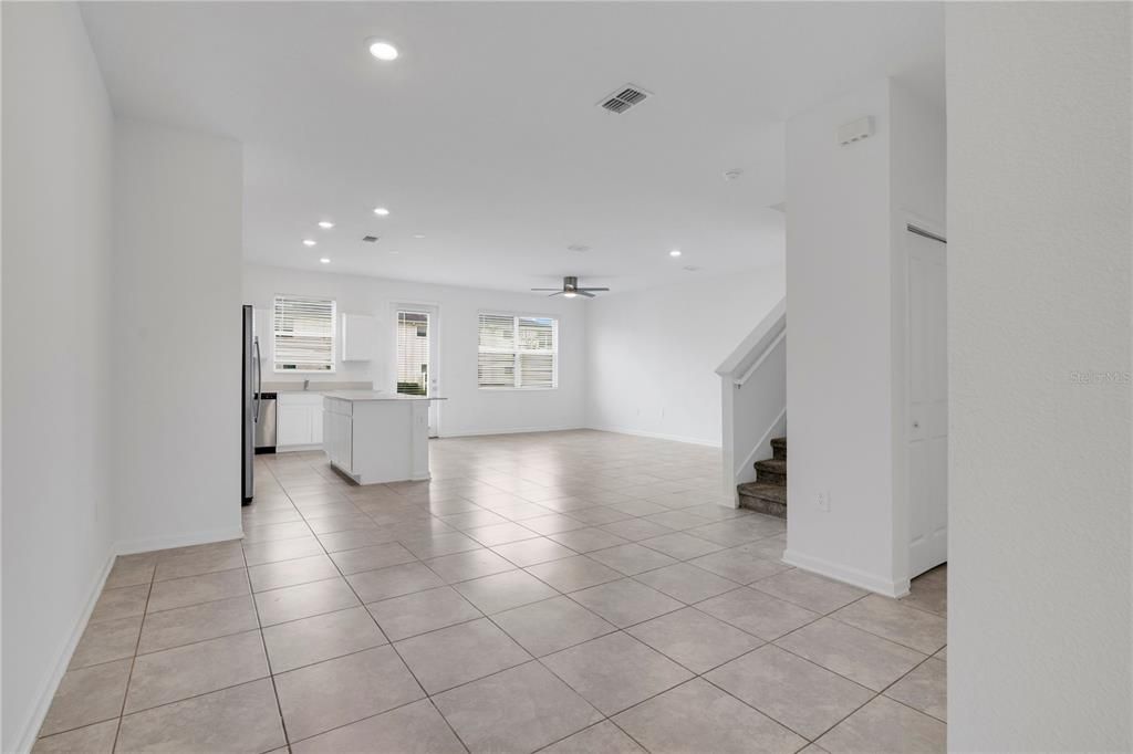 En Venta: $349,000 (4 camas, 3 baños, 1944 Pies cuadrados)