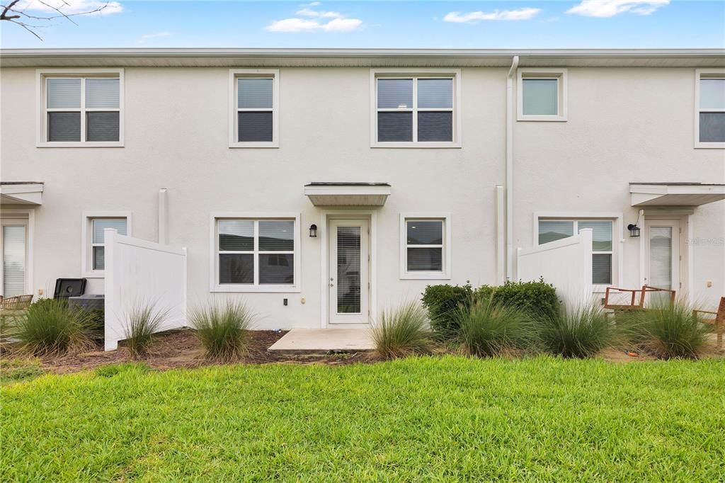 En Venta: $349,000 (4 camas, 3 baños, 1944 Pies cuadrados)