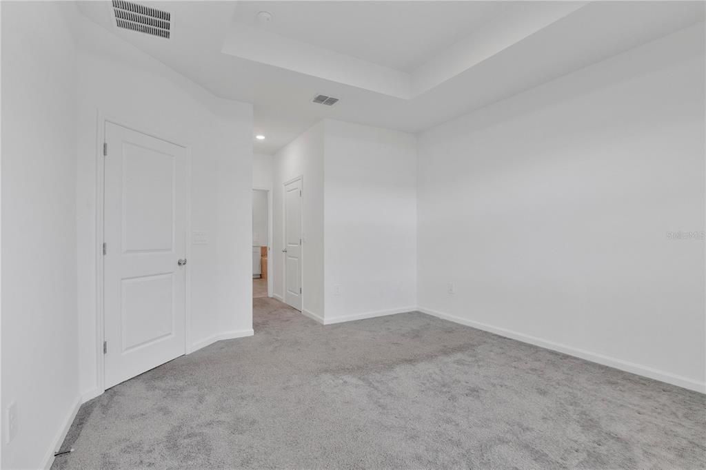 En Venta: $349,000 (4 camas, 3 baños, 1944 Pies cuadrados)