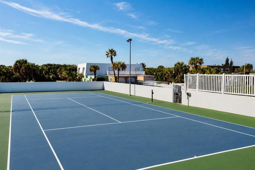 For Sale: $345,900 (2 beds, 2 baths, 1201 Square Feet)