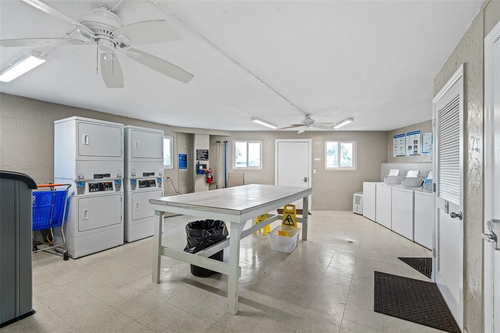 For Sale: $345,900 (2 beds, 2 baths, 1201 Square Feet)