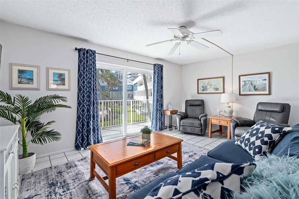 For Sale: $345,900 (2 beds, 2 baths, 1201 Square Feet)