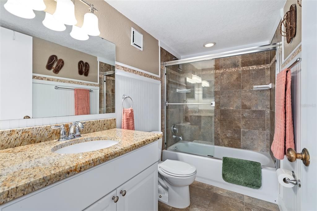 For Sale: $345,900 (2 beds, 2 baths, 1201 Square Feet)