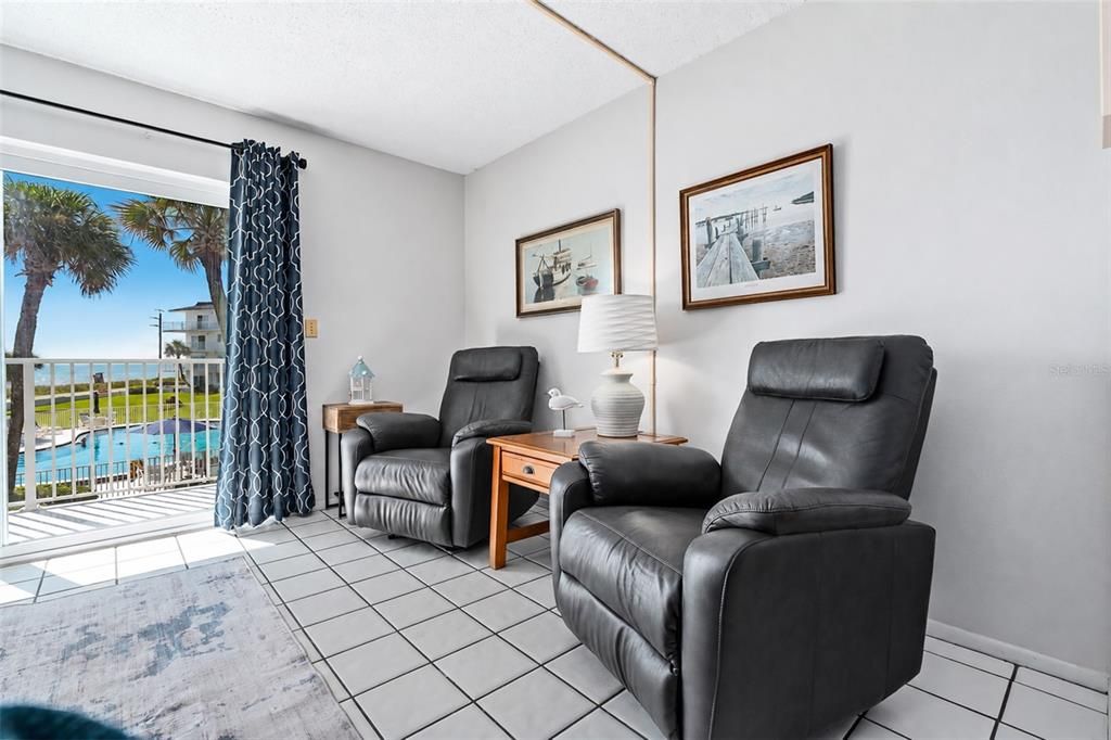 For Sale: $345,900 (2 beds, 2 baths, 1201 Square Feet)