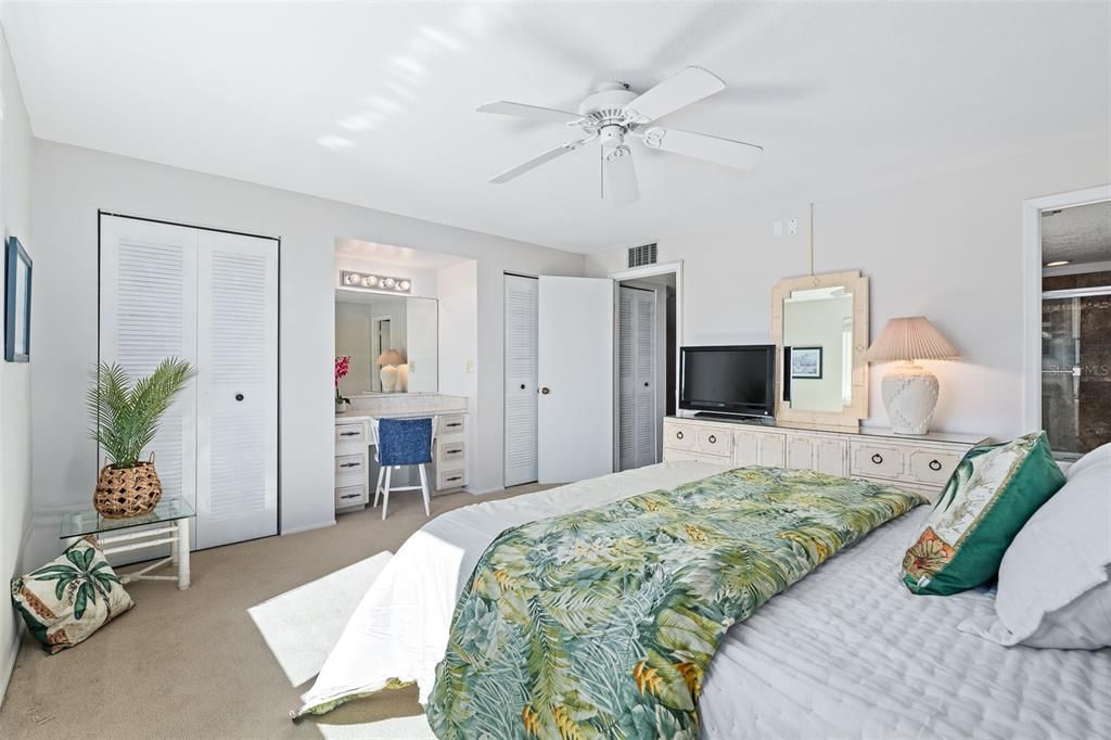For Sale: $345,900 (2 beds, 2 baths, 1201 Square Feet)