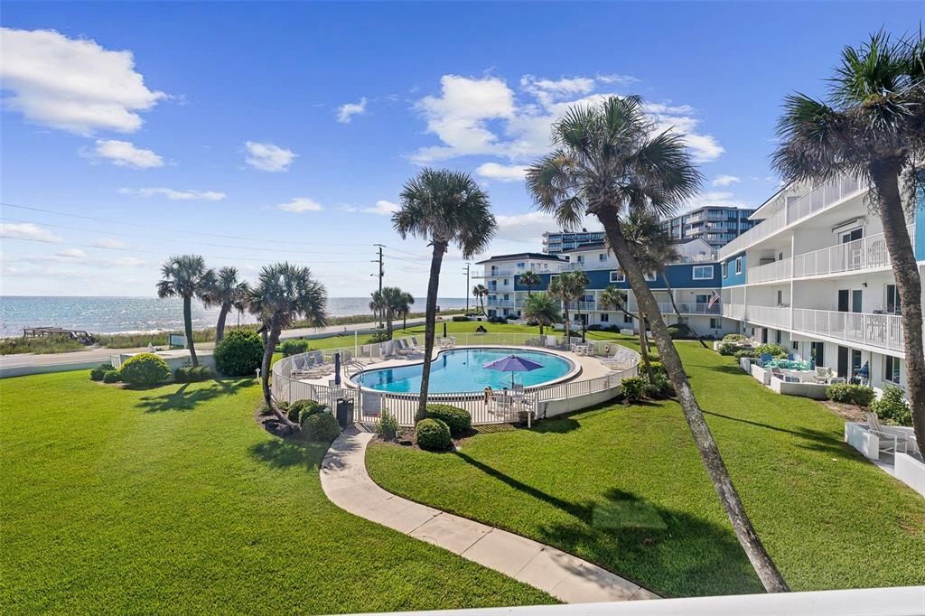 For Sale: $345,900 (2 beds, 2 baths, 1201 Square Feet)