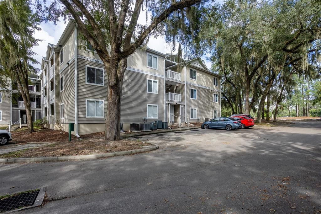 For Sale: $189,900 (4 beds, 4 baths, 1177 Square Feet)