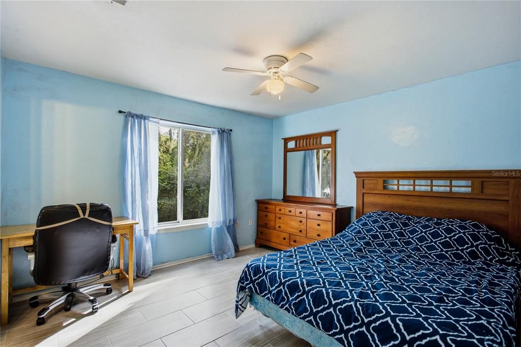 For Sale: $189,900 (4 beds, 4 baths, 1177 Square Feet)