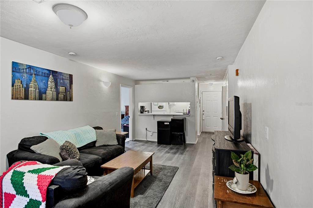 For Sale: $189,900 (4 beds, 4 baths, 1177 Square Feet)