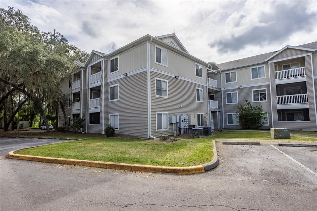 For Sale: $189,900 (4 beds, 4 baths, 1177 Square Feet)