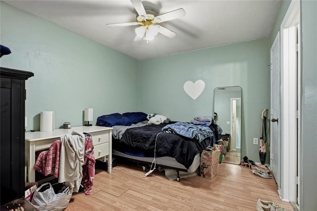 For Sale: $189,900 (4 beds, 4 baths, 1177 Square Feet)