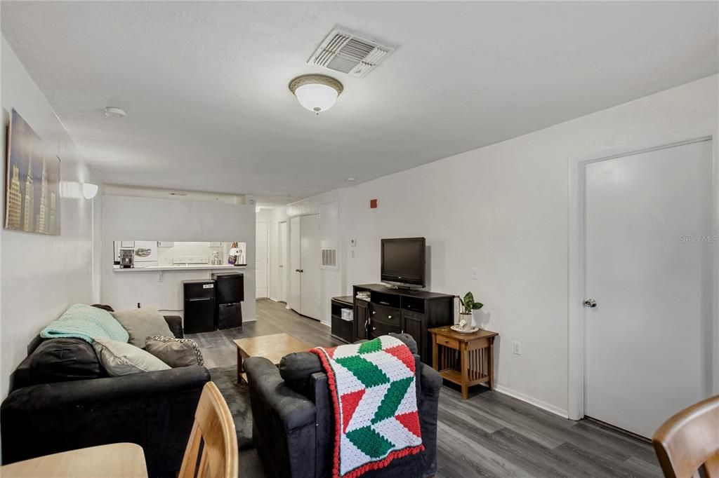For Sale: $189,900 (4 beds, 4 baths, 1177 Square Feet)