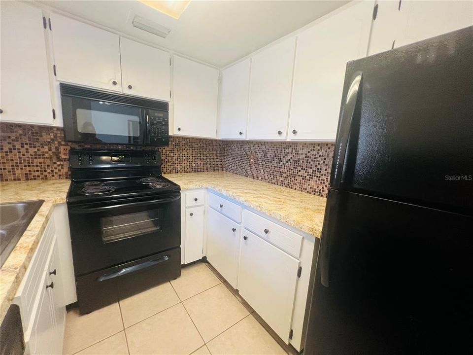 В аренду: $1,250 (1 спален, 1 ванн, 732 Квадратных фут)
