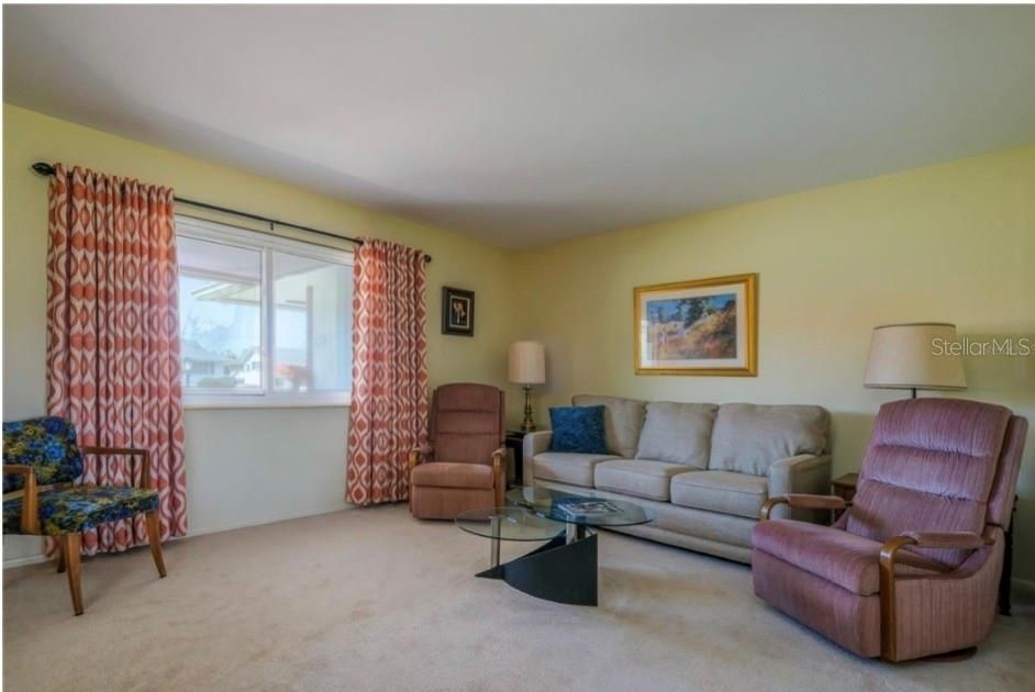 For Rent: $2,100 (2 beds, 2 baths, 1243 Square Feet)