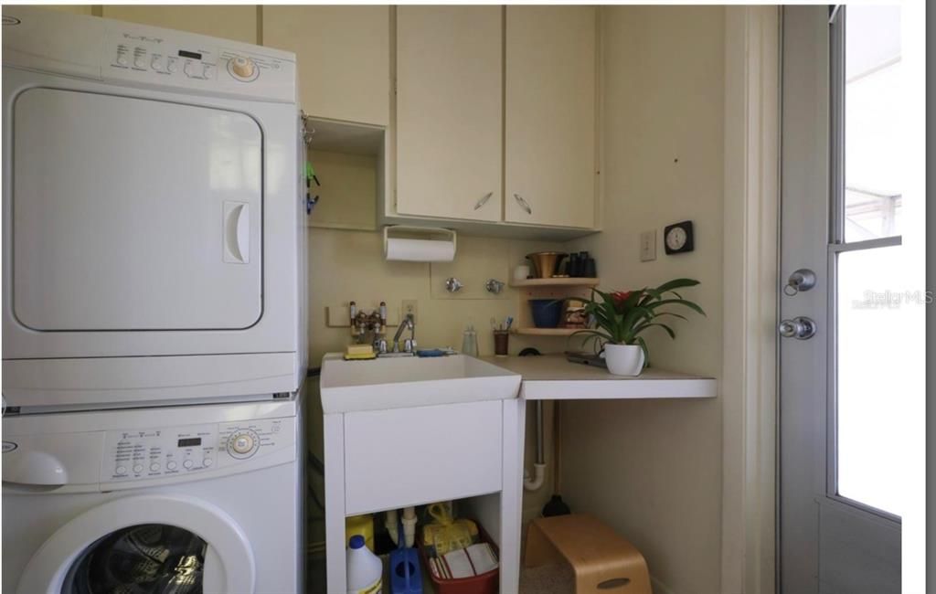 For Rent: $2,100 (2 beds, 2 baths, 1243 Square Feet)