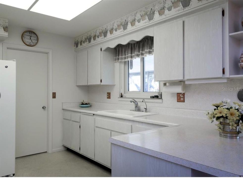 For Rent: $2,100 (2 beds, 2 baths, 1243 Square Feet)