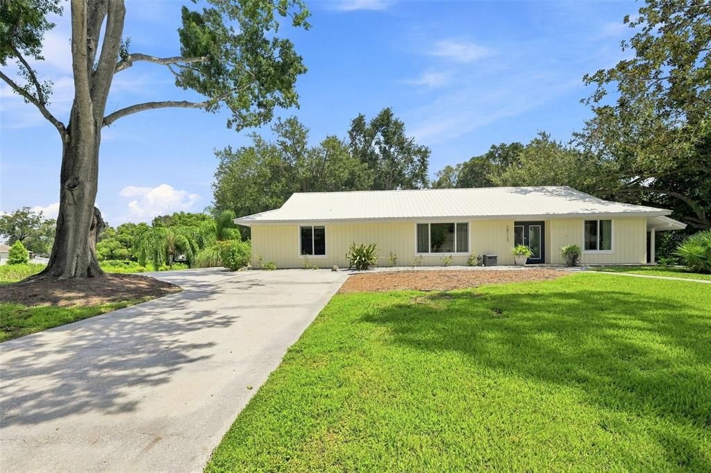For Sale: $600,000 (4 beds, 2 baths, 2614 Square Feet)