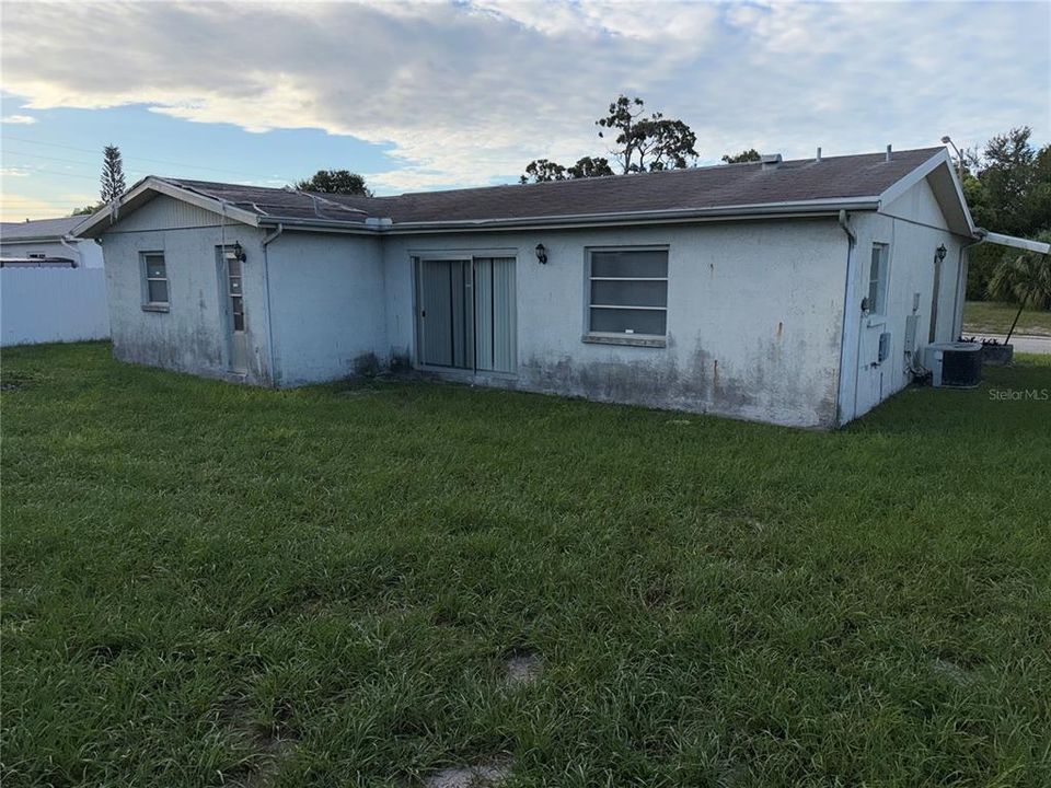 For Sale: $169,500 (2 beds, 2 baths, 990 Square Feet)