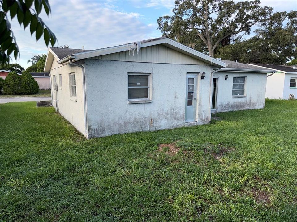 For Sale: $169,500 (2 beds, 2 baths, 990 Square Feet)