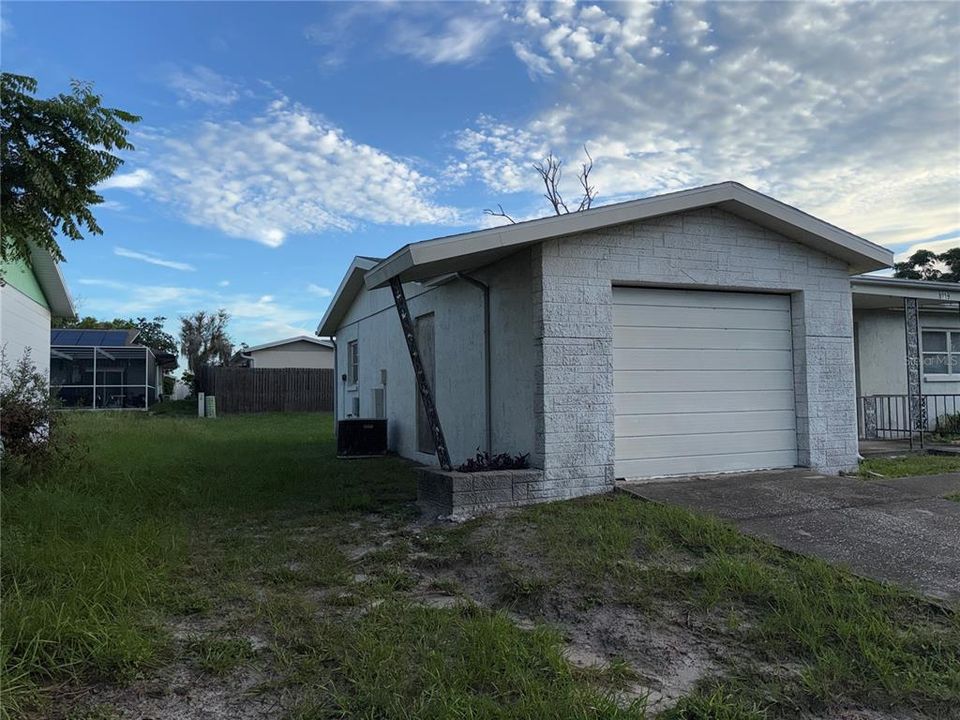 For Sale: $169,500 (2 beds, 2 baths, 990 Square Feet)