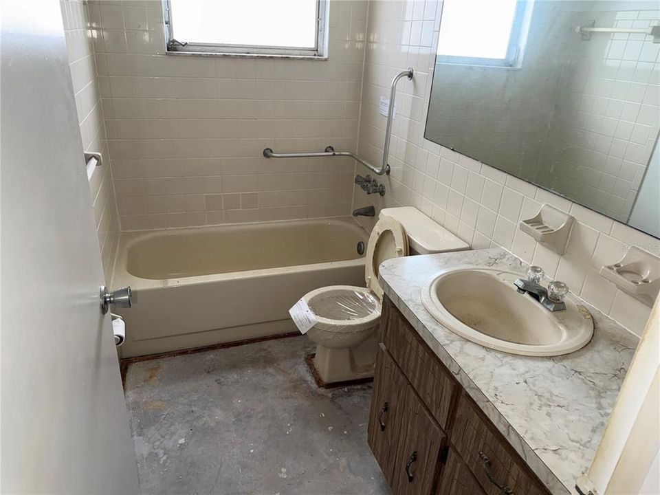 For Sale: $169,500 (2 beds, 2 baths, 990 Square Feet)