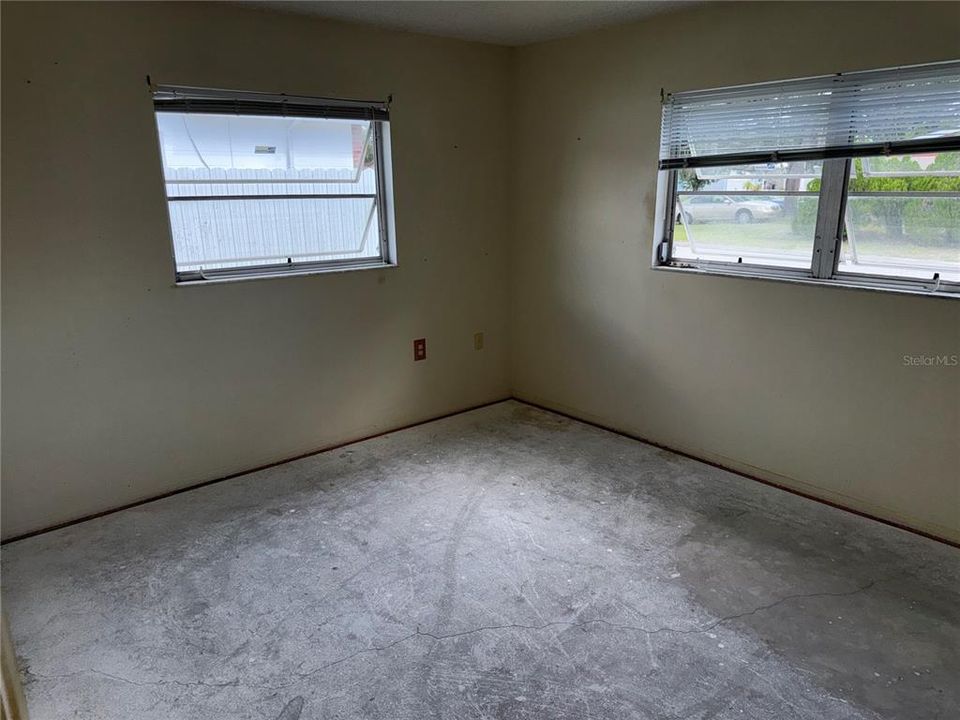 For Sale: $169,500 (2 beds, 2 baths, 990 Square Feet)