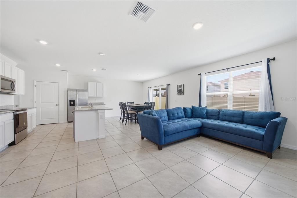 En Venta: $419,990 (4 camas, 2 baños, 2007 Pies cuadrados)