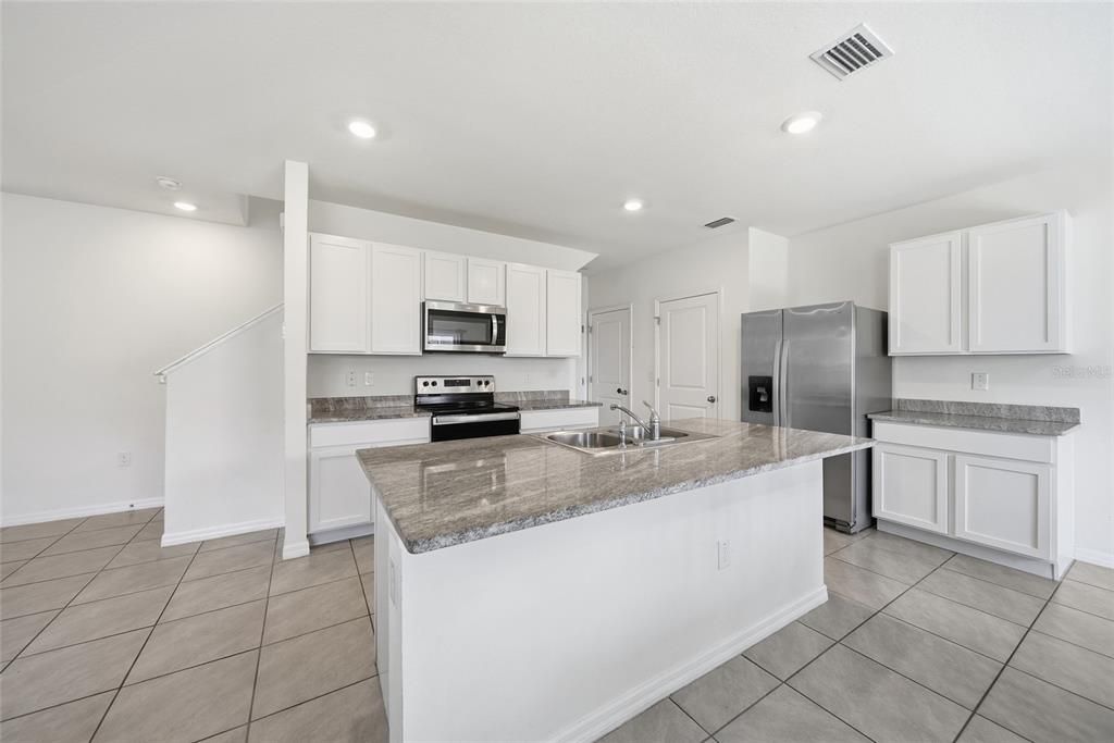 En Venta: $419,990 (4 camas, 2 baños, 2007 Pies cuadrados)