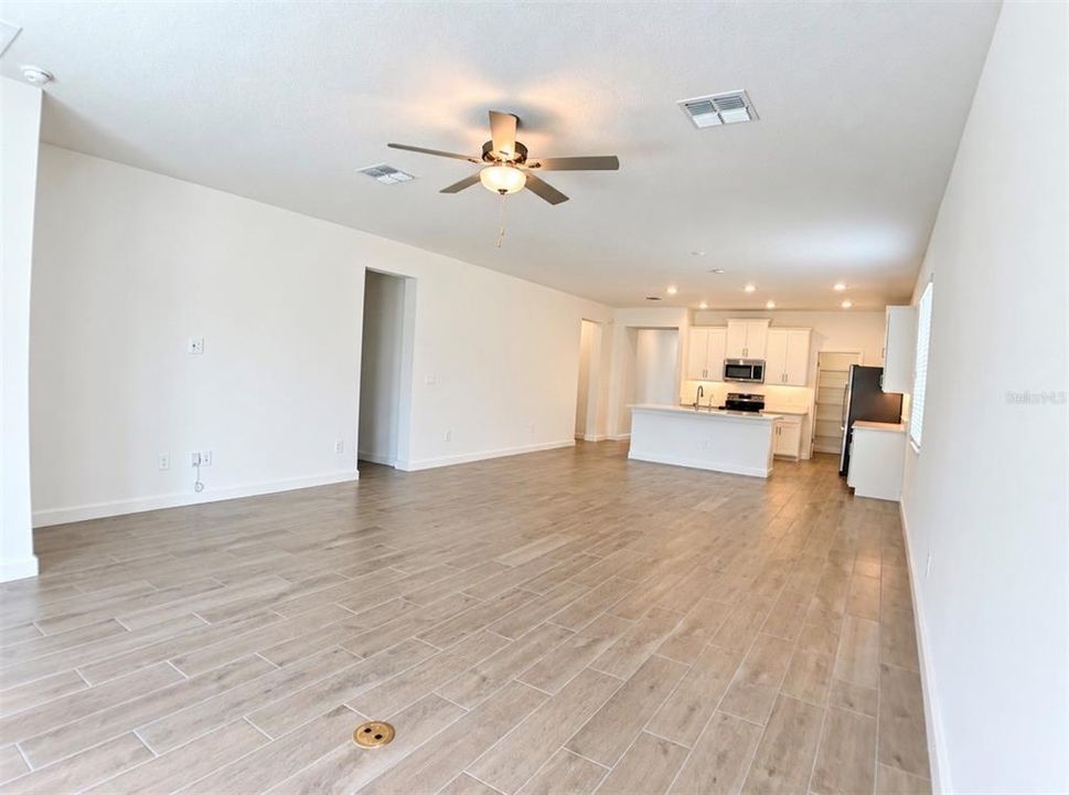 En Venta: $399,000 (3 camas, 2 baños, 2145 Pies cuadrados)
