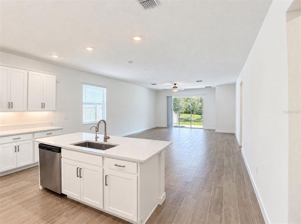 En Venta: $399,000 (3 camas, 2 baños, 2145 Pies cuadrados)