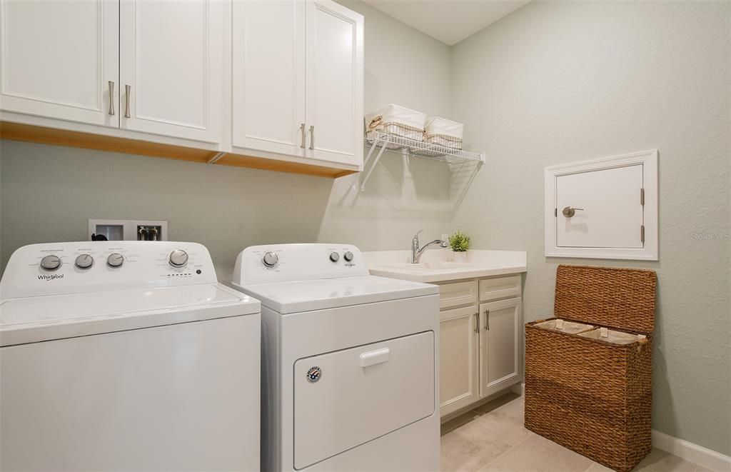 For Sale: $639,620 (2 beds, 2 baths, 1827 Square Feet)