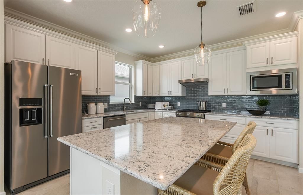 For Sale: $639,620 (2 beds, 2 baths, 1827 Square Feet)