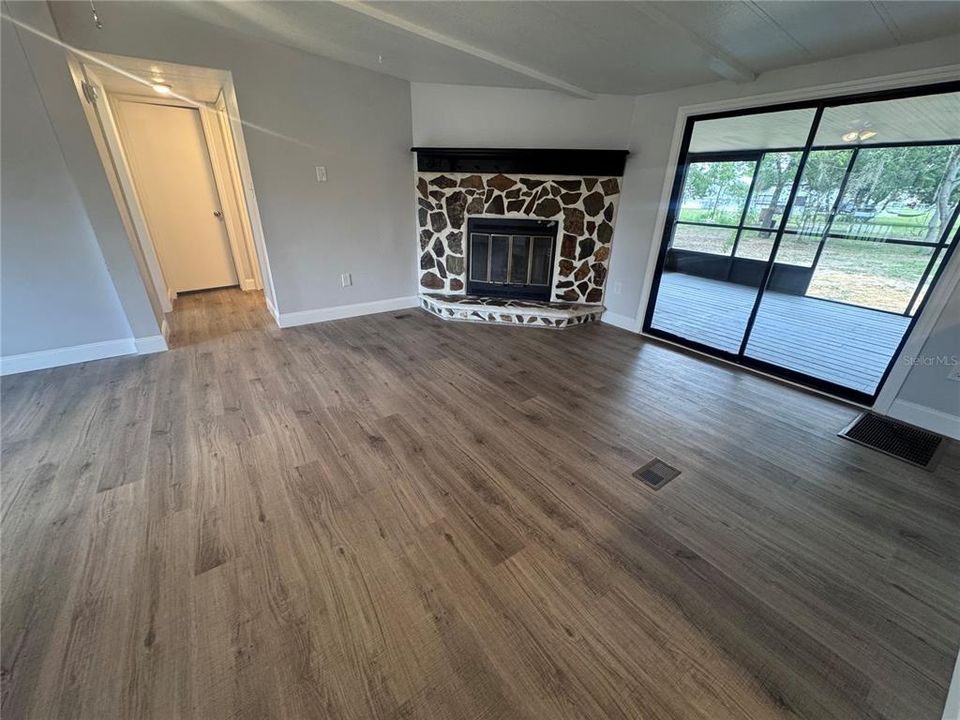 For Sale: $229,900 (3 beds, 2 baths, 1350 Square Feet)