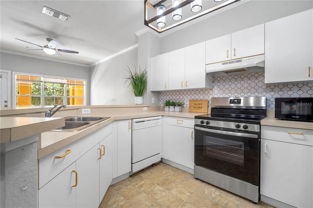 На продажу: $166,000 (1 спален, 1 ванн, 782 Квадратных фут)